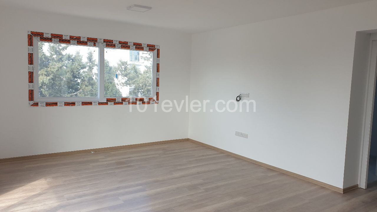 Zu verkaufen 3 + 1 neue Wohnung in Canakkale ** 