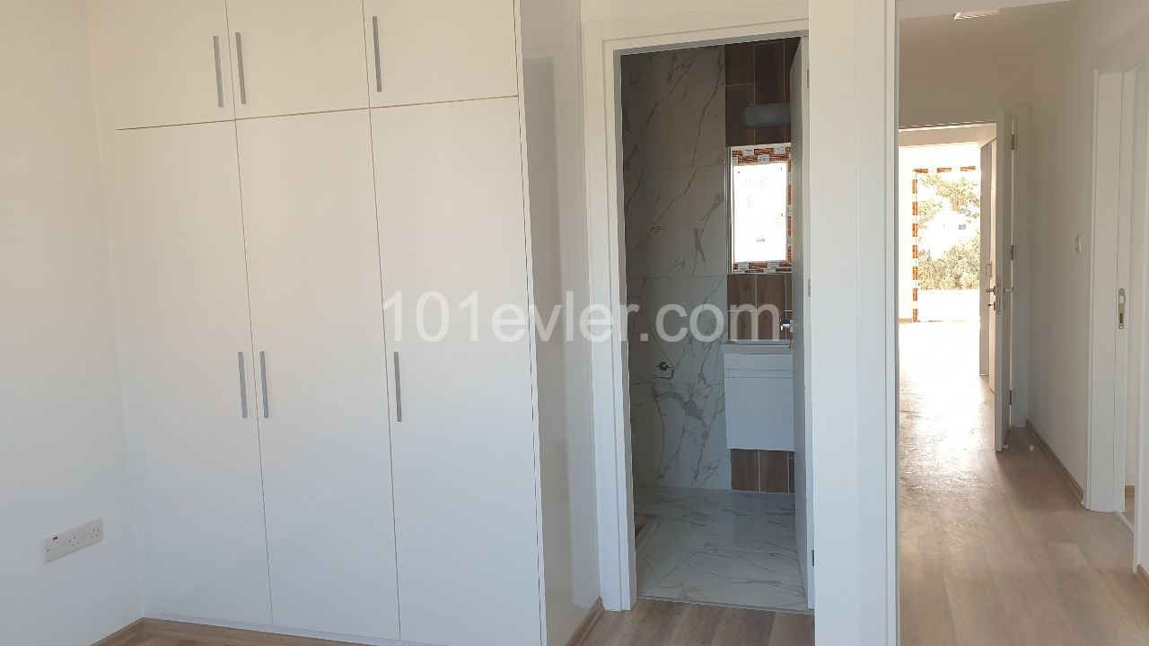 Zu verkaufen 3 + 1 neue Wohnung in Canakkale ** 