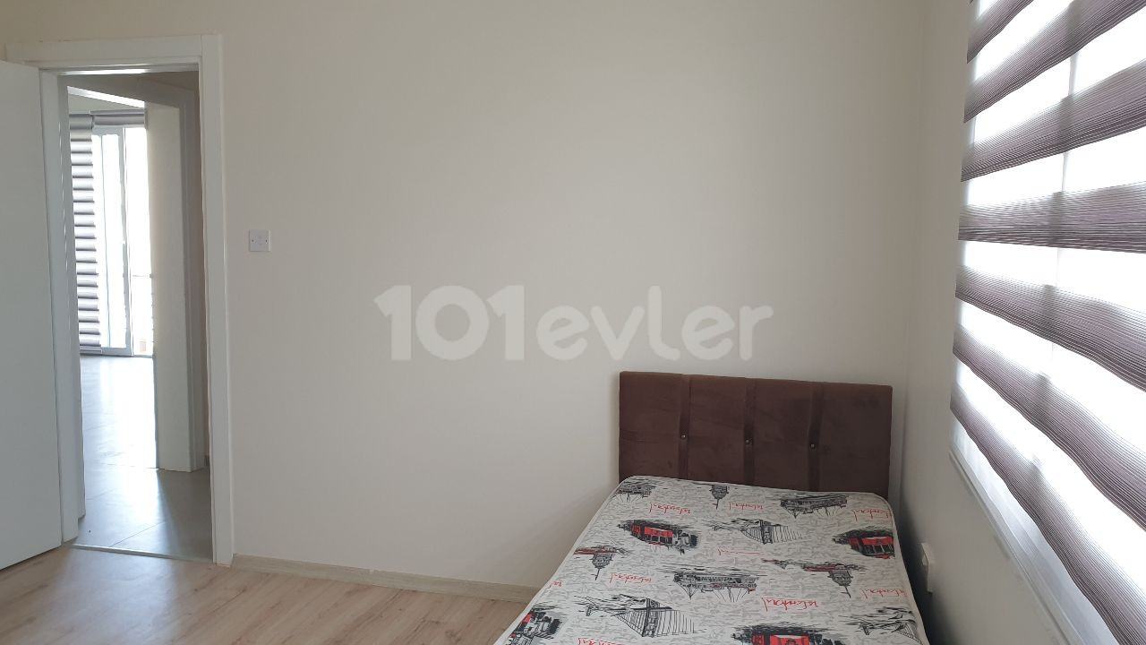 Zu verkaufen 2 + 1 ,75 m2 Wohnung in Famagusta Canakkale ** 