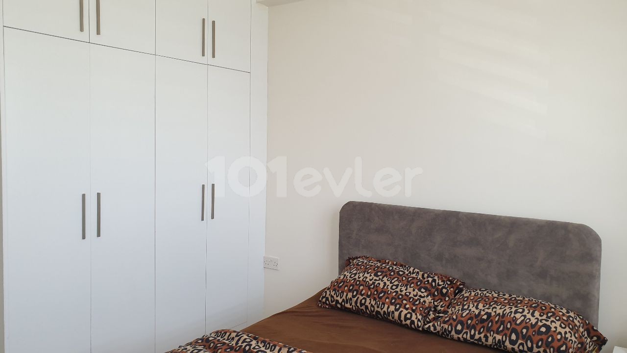 Zu verkaufen 2 + 1 ,75 m2 Wohnung in Famagusta Canakkale ** 