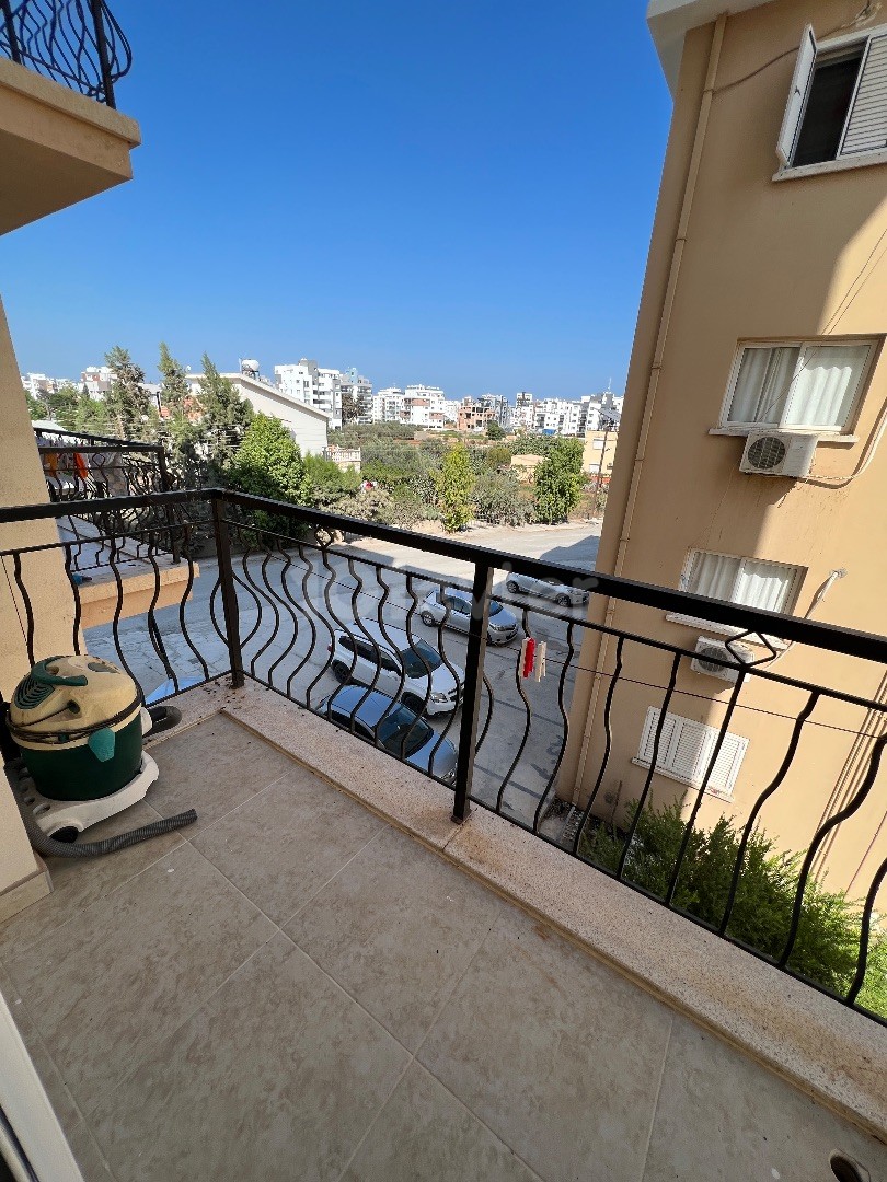 Mağusa çanakkele bölgesinde noyanlar apartmanında satılık 2+1 ful eşyalı daire