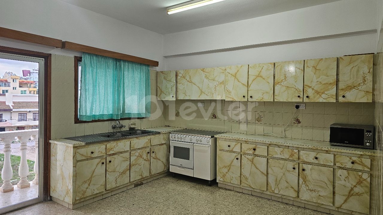 3+1 furnished flat for rent in Famagusta Gülserende