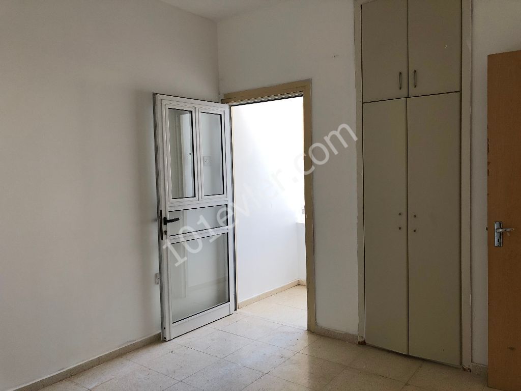 CHEAP! 3 bedroom flat in Tuzla, Famagusta. 5 minutes to the beach or city. Value