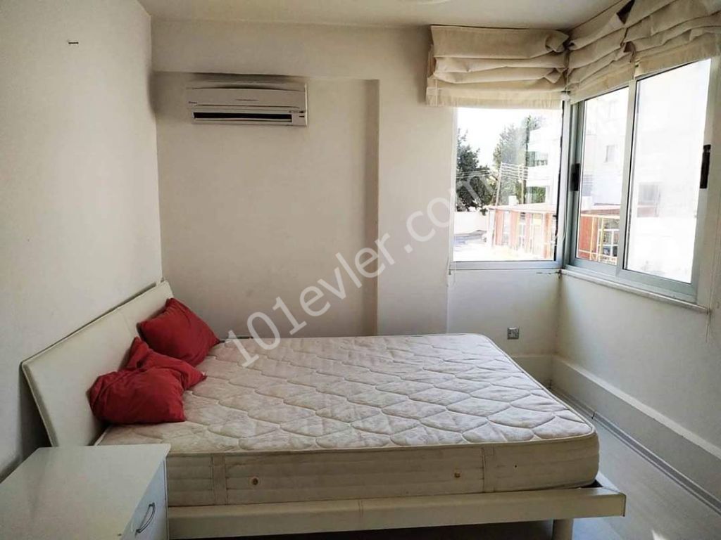 Girne Merkezde 95.m2 Kiralık Eşyalı 2+1 Daire 