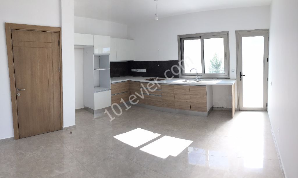 LEFKOŞA KAYMAKLI 'da GENİŞ BALKONLU, 2+1 SATILIK DAİRE !