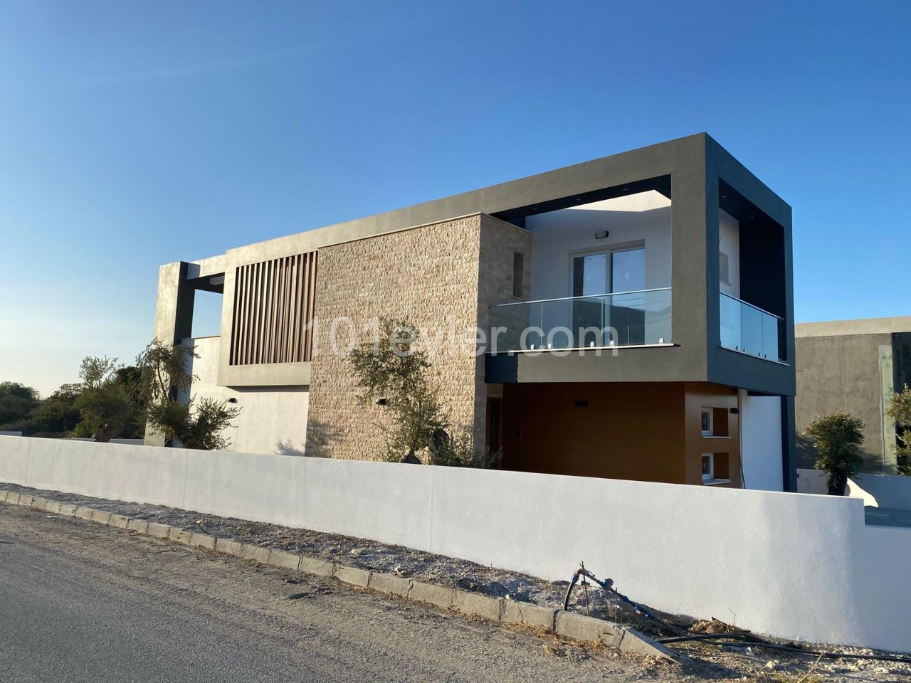 4 + 1 VILLA WITH MOUNTAIN and SEA VIEWS in KYRENIA ÇATALKÖY ! ** 