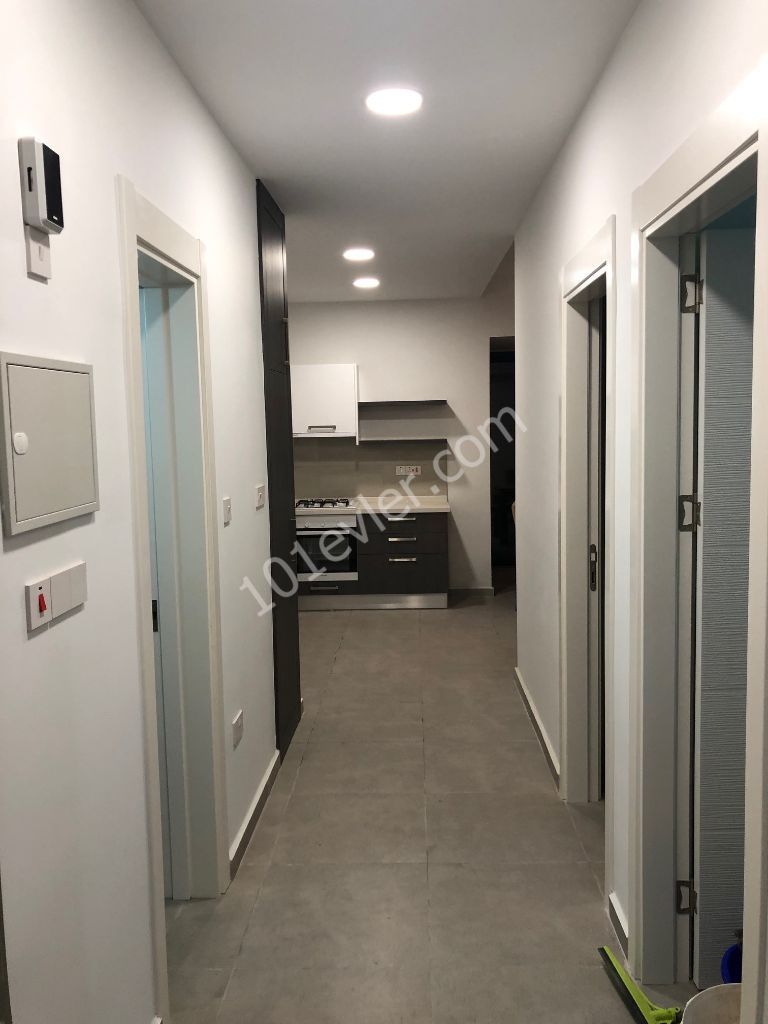 LEFKOŞA GÖNYELİ 'de ANA CADDE ÜZERİNDE, FULL EŞYALI, YENİ, 2+1 DAİRE !