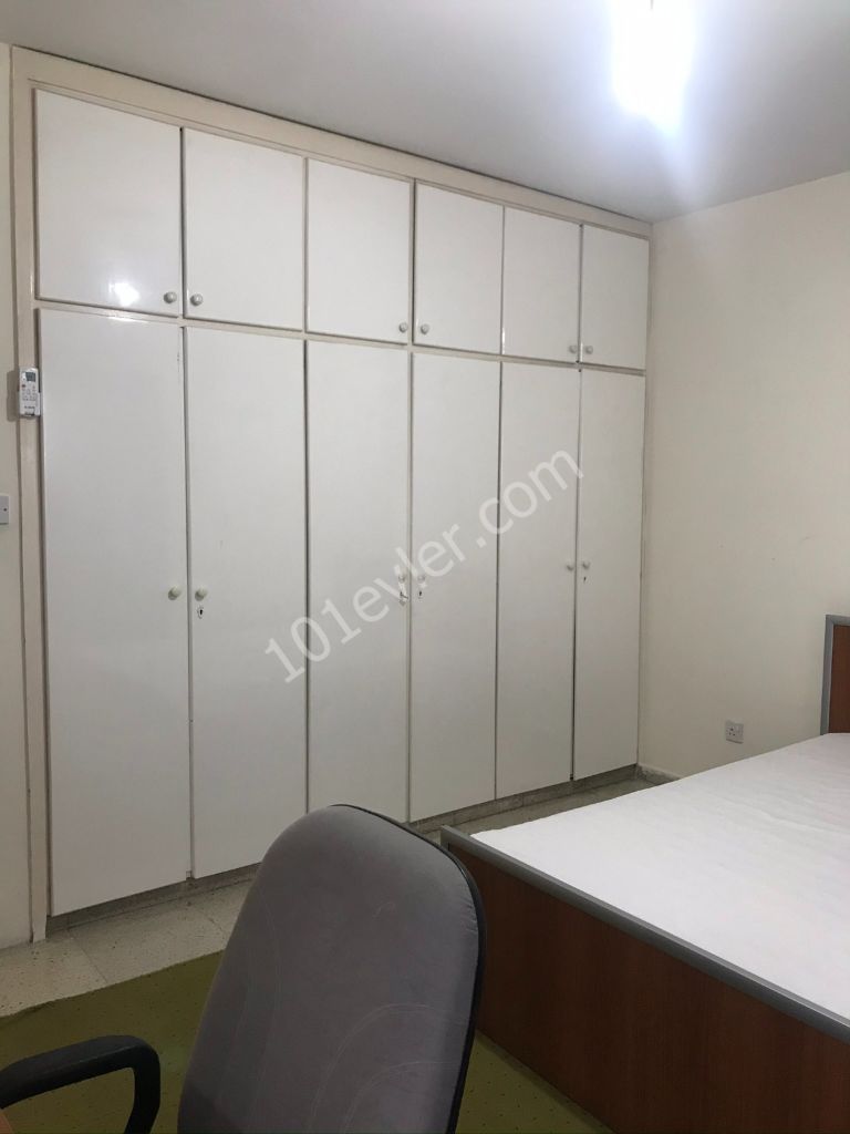 Küçük Kaymaklı'da Otobüs Duraklarına Çok  Yakın Full Eşyalı 3+1 Kiralık Daire