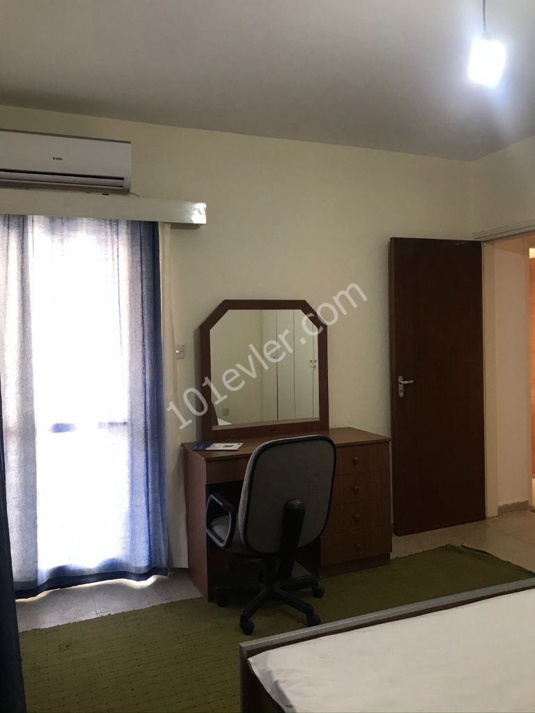 Küçük Kaymaklı'da Otobüs Duraklarına Çok  Yakın Full Eşyalı 3+1 Kiralık Daire