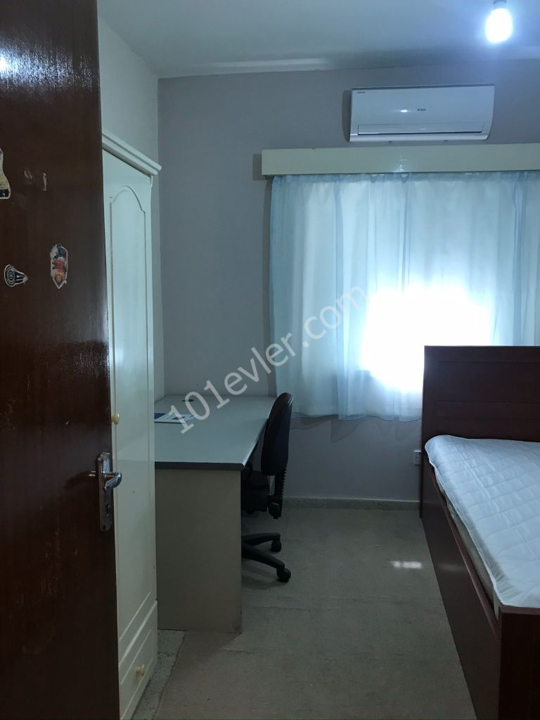 Küçük Kaymaklı'da Otobüs Duraklarına Çok  Yakın Full Eşyalı 3+1 Kiralık Daire