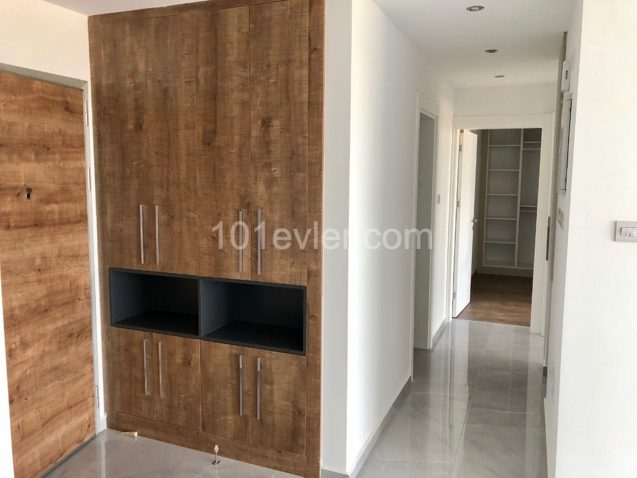 LEFKOŞA METEHAN 'da TİCARİ İZİNLİ, CADDE ÜZERİ, LÜKS 2+1 RESIDENCE DAİRE !