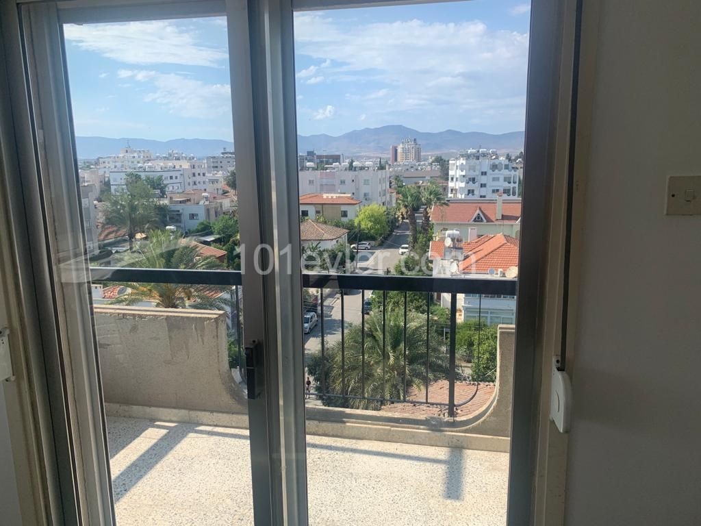 SPACIOUS 3+1 APARTMENT IN DEREBOYUNDA ** 