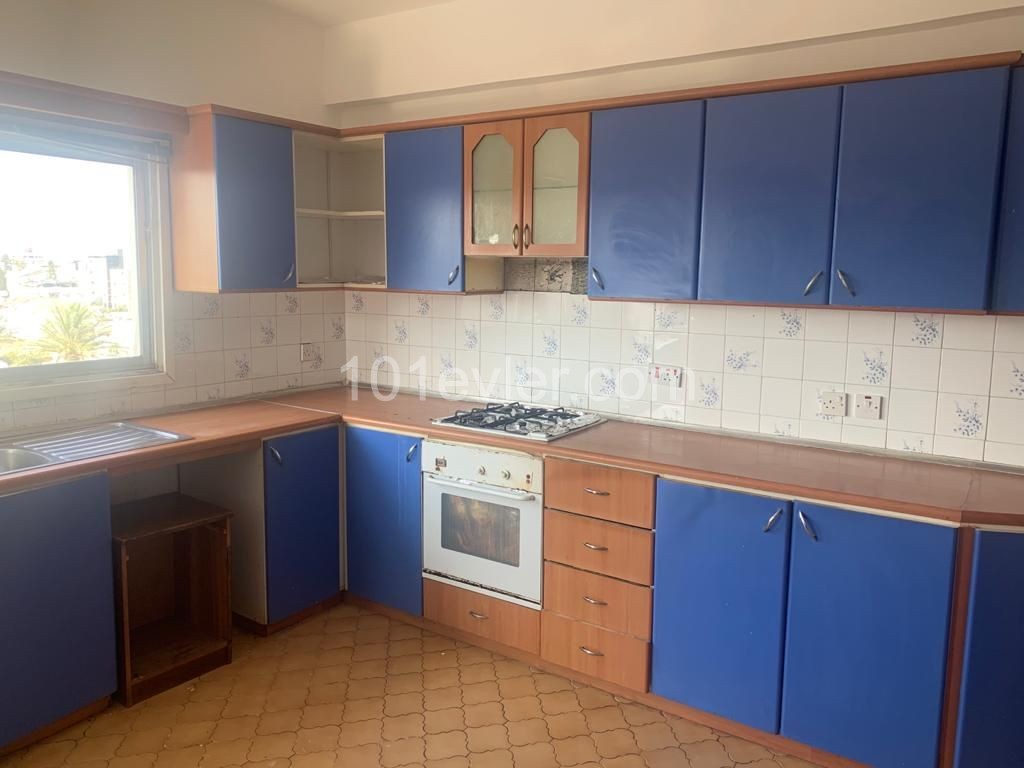 SPACIOUS 3+1 APARTMENT IN DEREBOYUNDA ** 