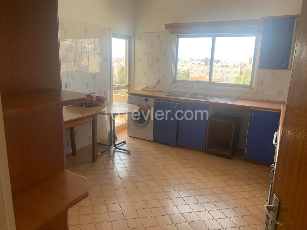 SPACIOUS 3+1 APARTMENT IN DEREBOYUNDA ** 