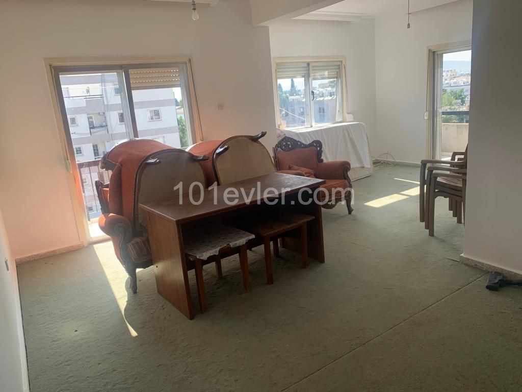 SPACIOUS 3+1 APARTMENT IN DEREBOYUNDA ** 