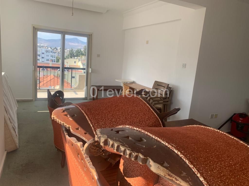 SPACIOUS 3+1 APARTMENT IN DEREBOYUNDA ** 