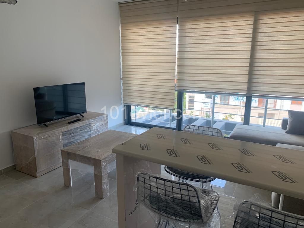 VOLL MÖBLIERTE 2 + 1 WOHNUNG ZU VERMIETEN MIT MEERBLICK IM ZENTRUM VON KYRENIA ** 