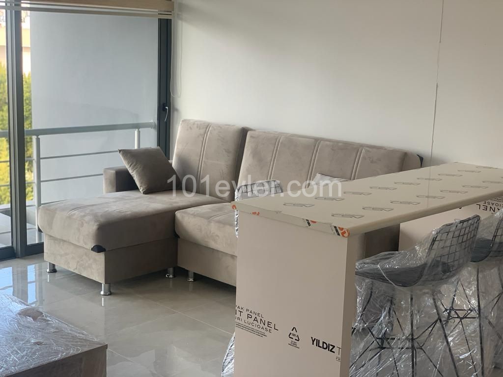 GİRNE MERKEZ'DE DENİZ MANZARALI FULL EŞYALI 2+1 KİRALIK DAİRE