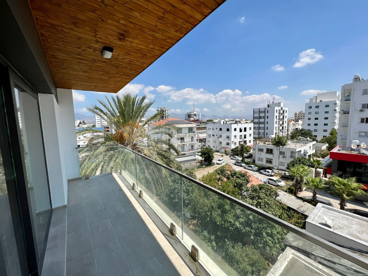 2+1 HIGH-QUALITY, MODERN, SPACIOUS 2 + 1 APARTMENT ON THE NICOSIA BEACH ! ** 