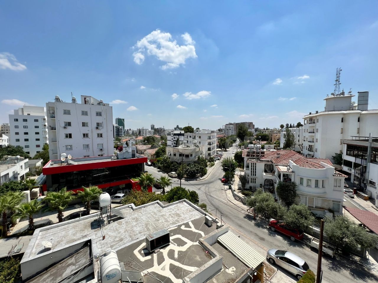 2+1 HIGH-QUALITY, MODERN, SPACIOUS 2 + 1 APARTMENT ON THE NICOSIA BEACH ! ** 