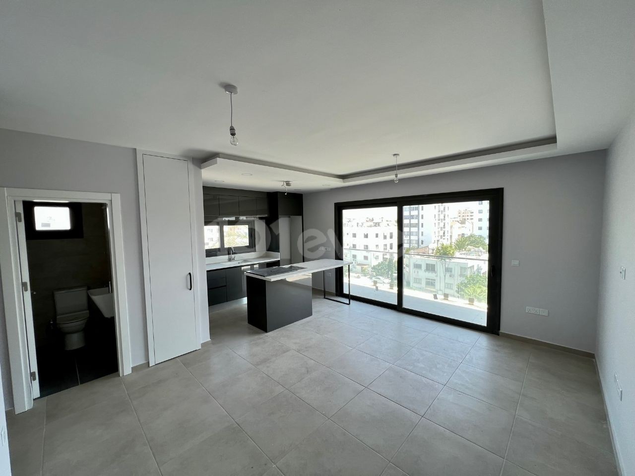 2+1 HIGH-QUALITY, MODERN, SPACIOUS 2 + 1 APARTMENT ON THE NICOSIA BEACH ! ** 