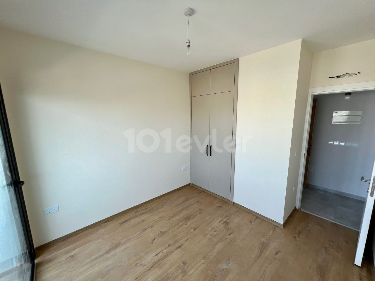 2+1 hochwertige, moderne, geräumige 2+1 PENTHOUSE-Wohnung am Strand von Nikosia ! ** 