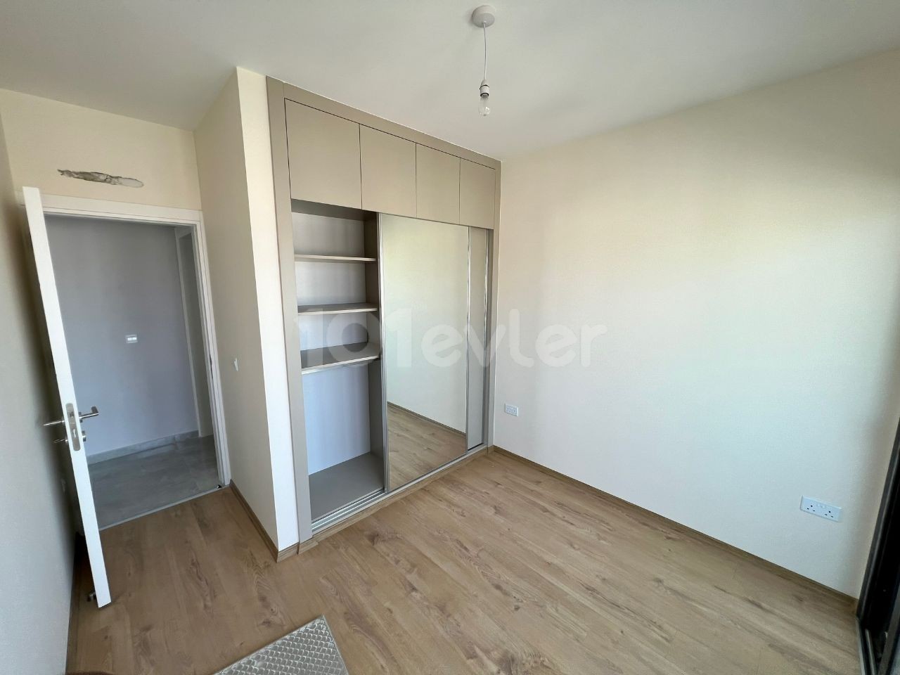 2+1 hochwertige, moderne, geräumige 2+1 PENTHOUSE-Wohnung am Strand von Nikosia ! ** 