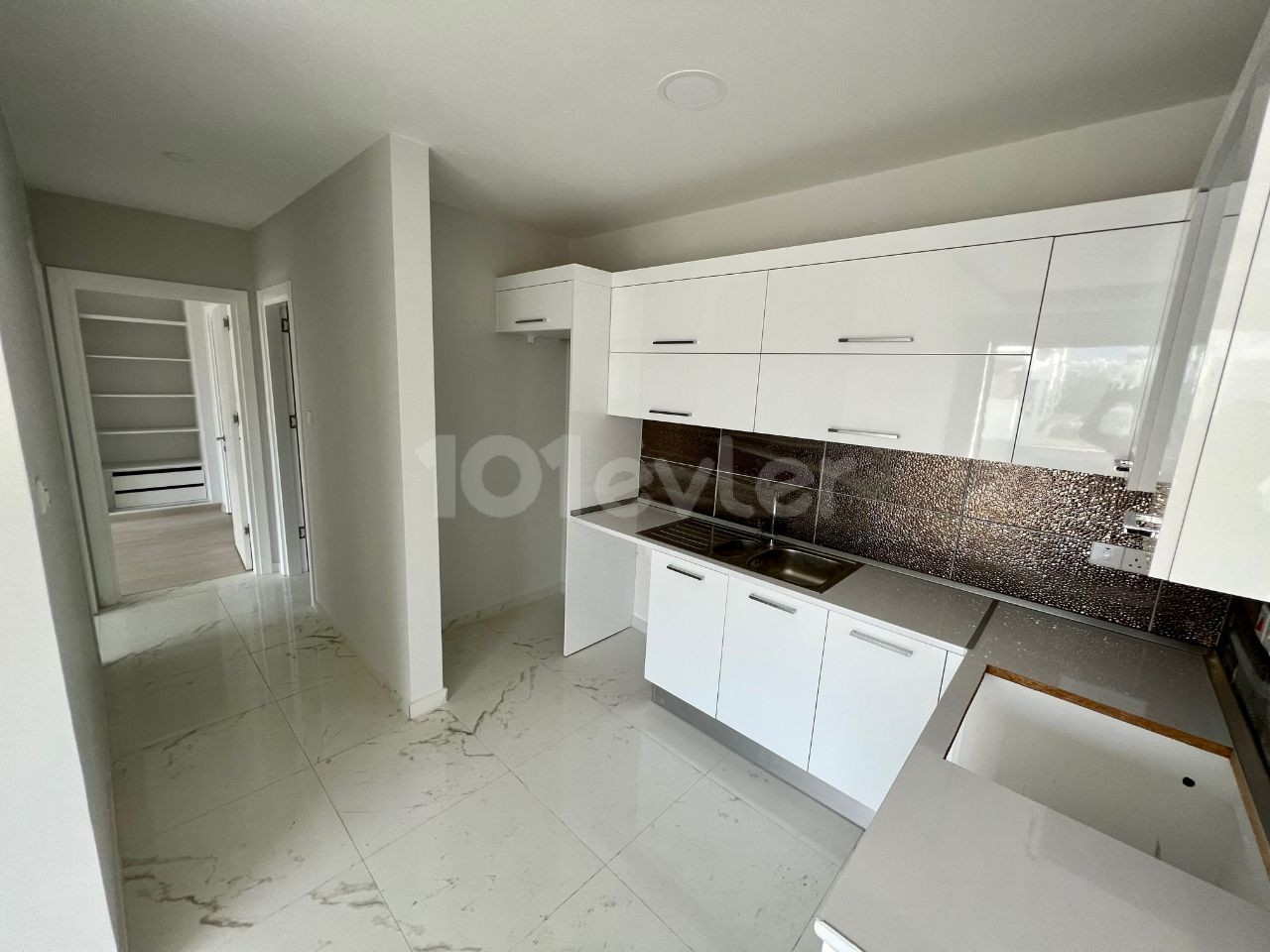 LEFKOŞA YENİKENT 'de HAVUZLU, TÜRK KOÇANLI, 2+1 EN-SUITE DAİRE !