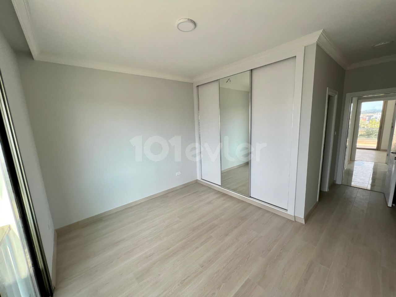 LEFKOŞA YENİKENT 'de HAVUZLU, TÜRK KOÇANLI, 2+1 EN-SUITE PENTHOUSE DAİRE !