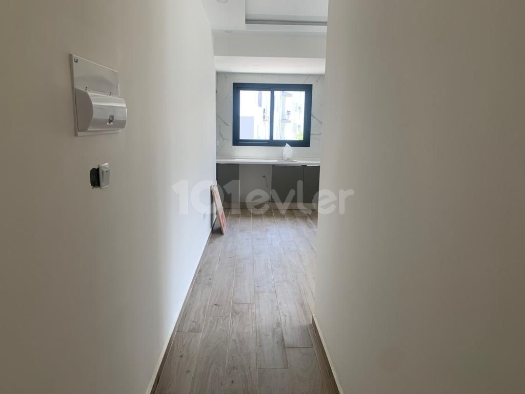 A RESIDENTIAL APARTMENT IN THE KYRENIA CITY CENTER ON THE FEATURED SITE ** 