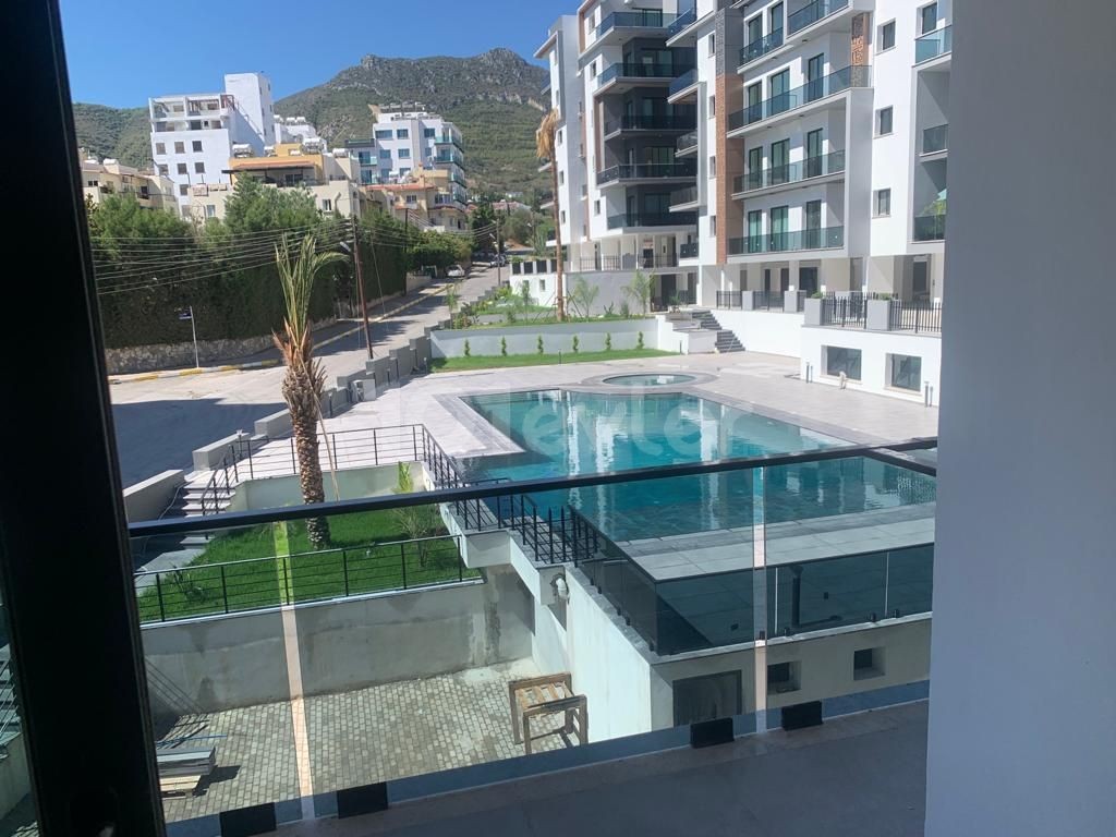 A RESIDENTIAL APARTMENT IN THE KYRENIA CITY CENTER ON THE FEATURED SITE ** 