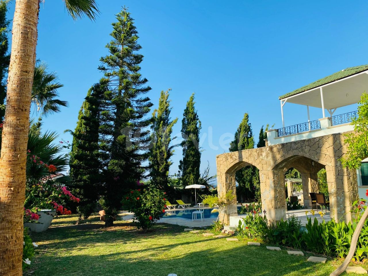 MAGNIFICENT VILLA FOR DAILY RENT IN LAPTADA ** 