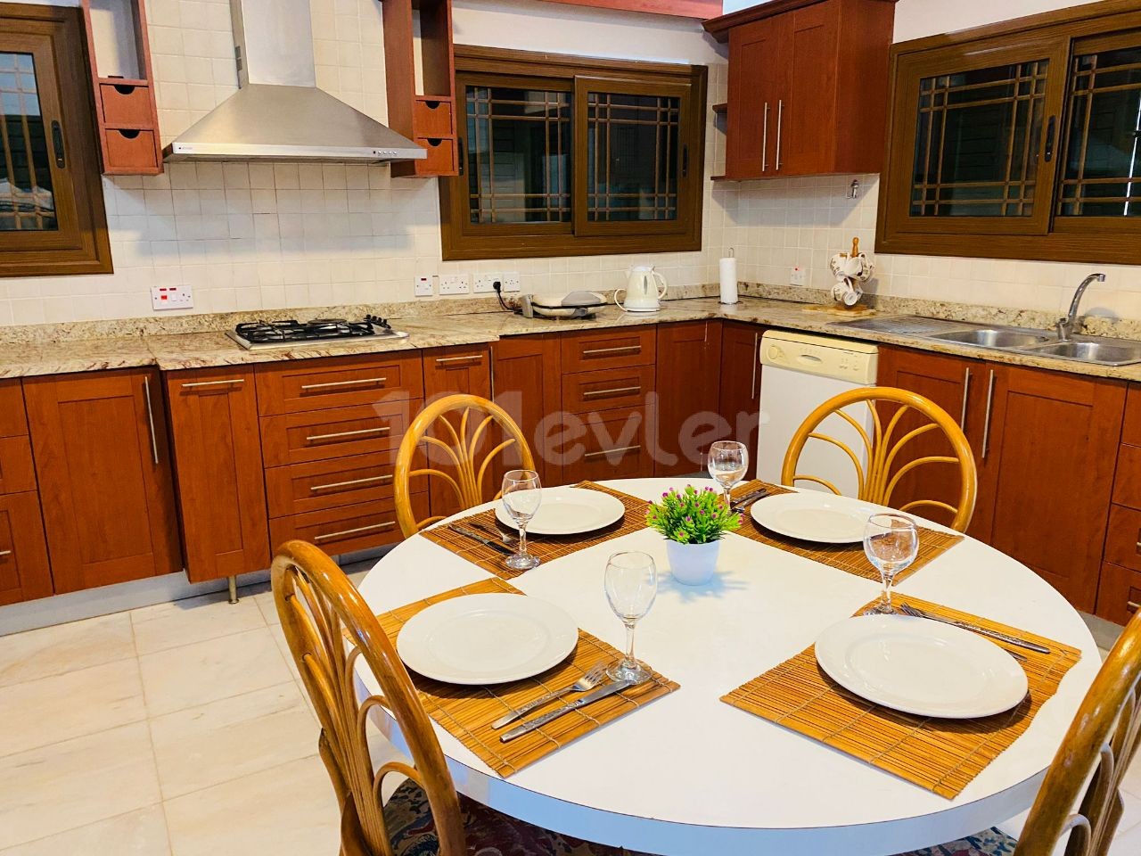 MAGNIFICENT VILLA FOR DAILY RENT IN LAPTADA ** 