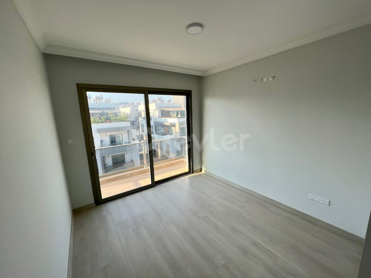 LEFKOŞA YENİKENT 'de HAVUZLU, TÜRK KOÇANLI, GENİŞ TERASLI, 2+1 EN-SUITE PENTHOUSE DAİRE !