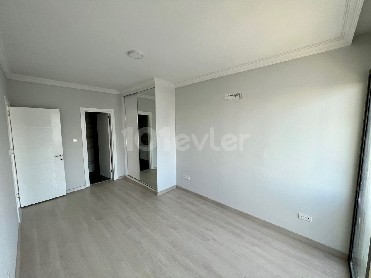 LEFKOŞA YENİKENT 'de HAVUZLU, TÜRK KOÇANLI, GENİŞ TERASLI, 2+1 EN-SUITE PENTHOUSE DAİRE !