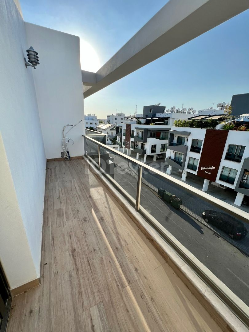 LEFKOŞA YENİKENT 'de HAVUZLU, TÜRK KOÇANLI, GENİŞ TERASLI, 2+1 EN-SUITE PENTHOUSE DAİRE !