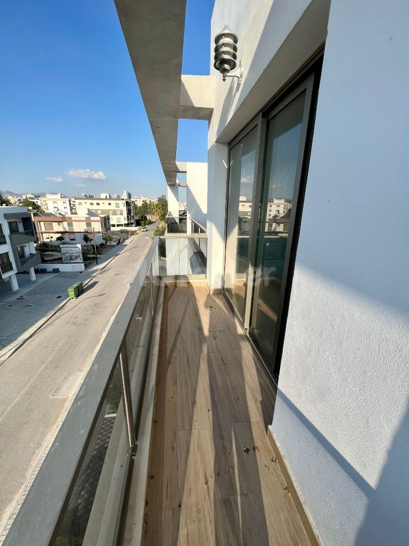 LEFKOŞA YENİKENT 'de HAVUZLU, TÜRK KOÇANLI, GENİŞ TERASLI, 2+1 EN-SUITE PENTHOUSE DAİRE !