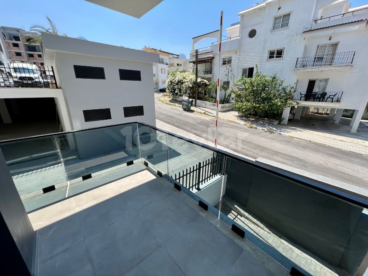 2+1 Wohnung mit Gemeinschaftspool, Berg-und Meerblick im Zentrum von Kyrenia ! ** 