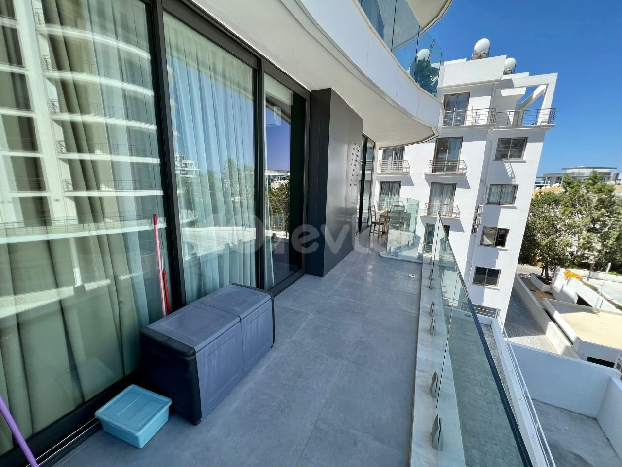 FULLY FURNISHED, LUXURIOUS 2+1 FLAT IN KYRENIA !