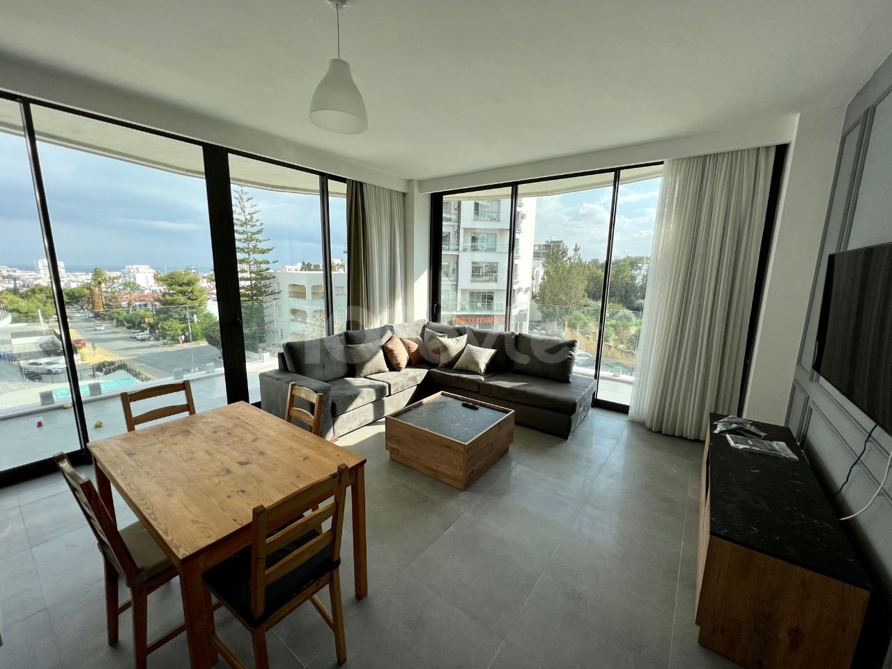 FULLY FURNISHED, LUXURIOUS 2+1 FLAT IN KYRENIA !