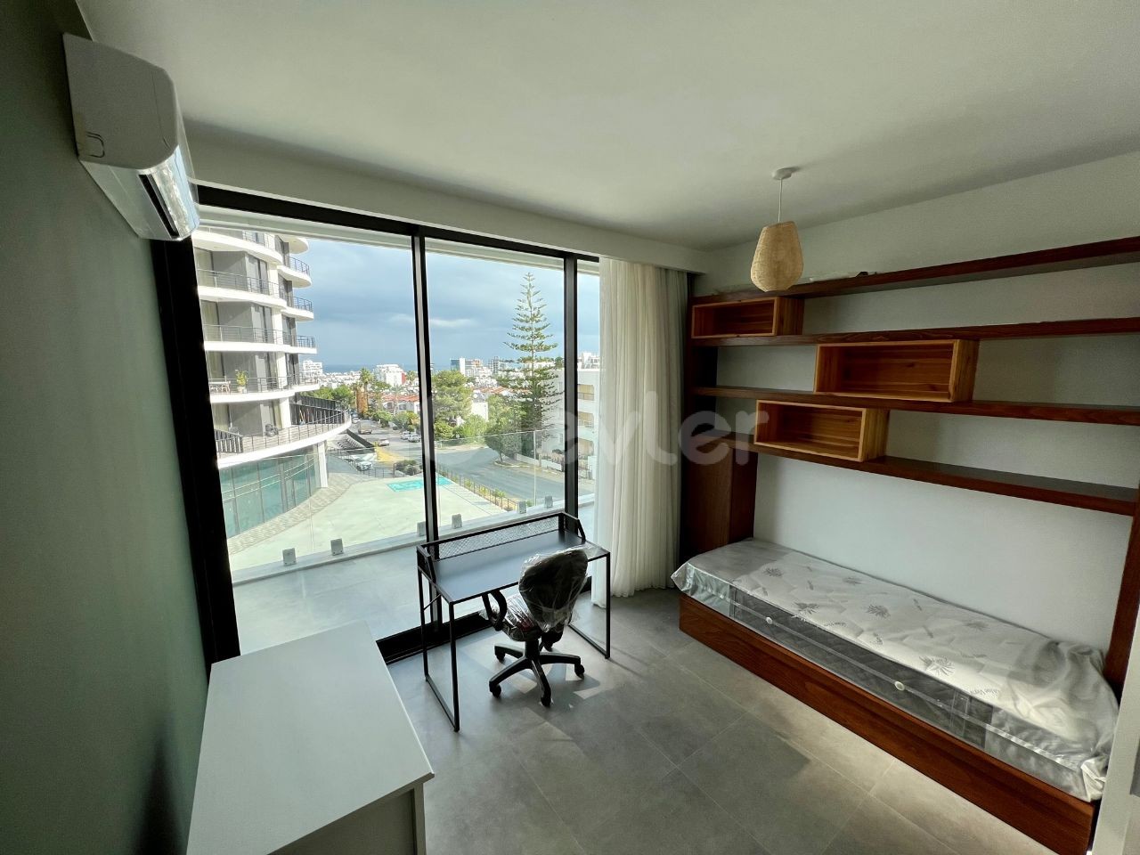 FULLY FURNISHED, LUXURIOUS 2+1 FLAT IN KYRENIA !