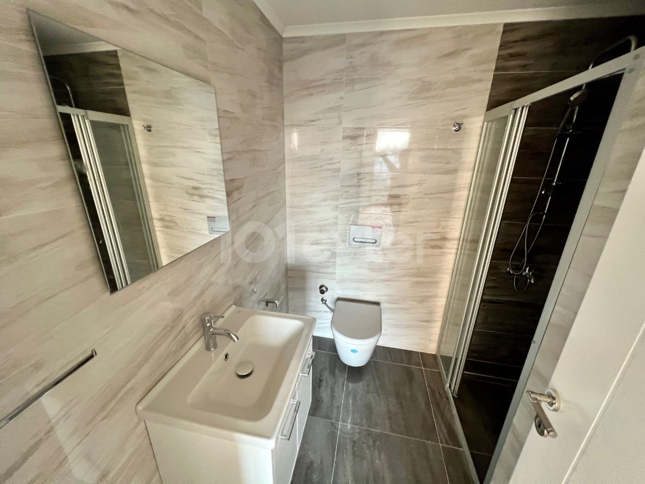 LEFKOŞA YENİKENT 'de HAVUZLU, TÜRK KOÇANLI, 2+1 EN-SUITE DAİRE !