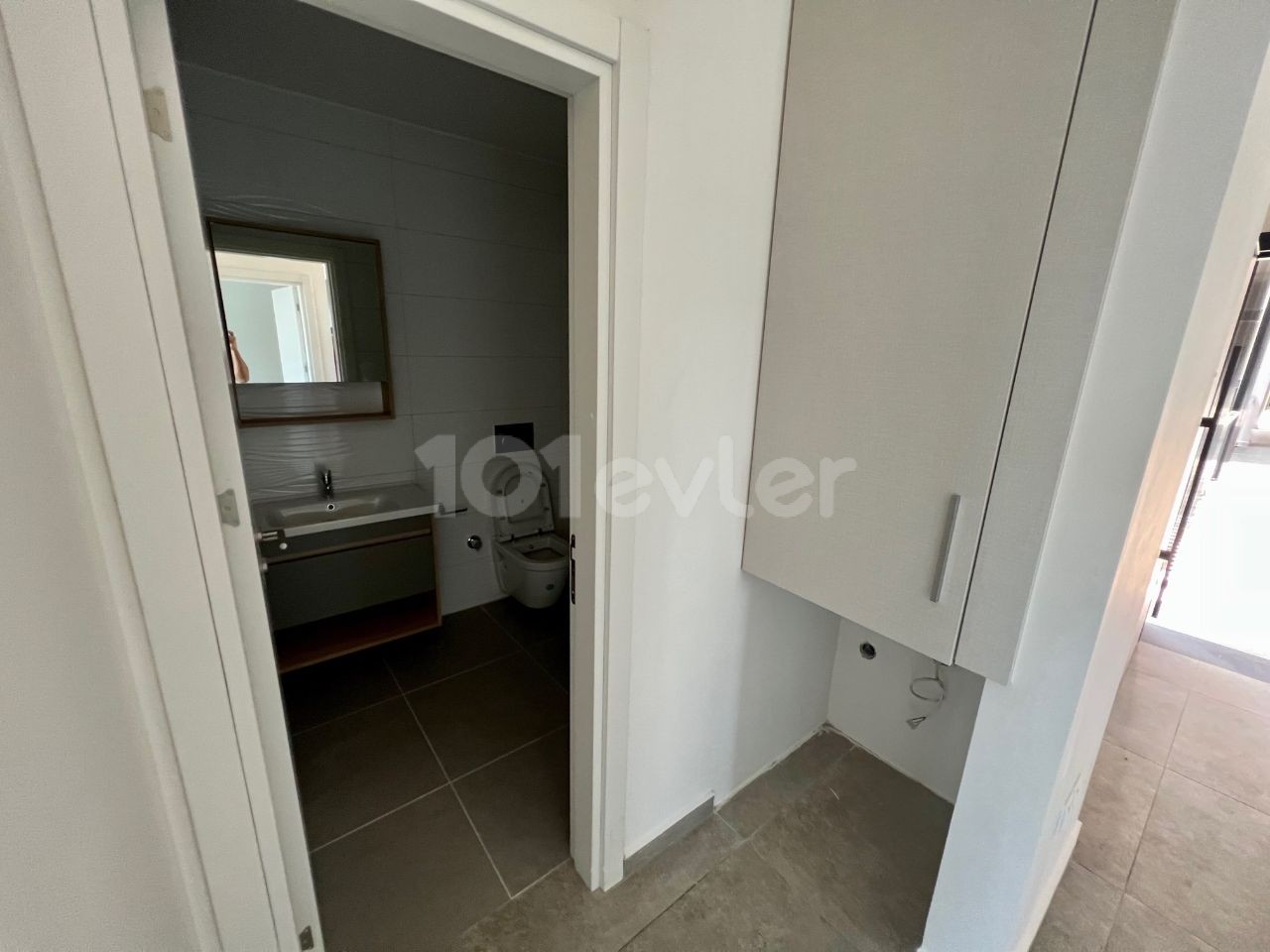 2+1 TEILMÖBLIERTE, NEUE WOHNWOHNUNG IN OBERES KYRENIA, MIT BERGBLICK UND MEERBLICK!