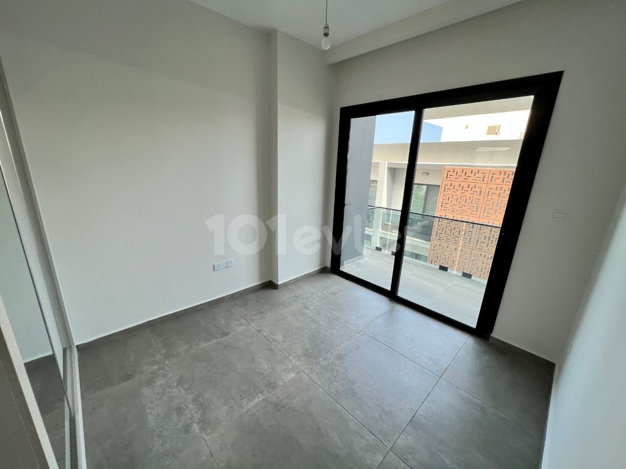 2+1 TEILMÖBLIERTE, NEUE WOHNWOHNUNG IN OBERES KYRENIA, MIT BERGBLICK UND MEERBLICK!