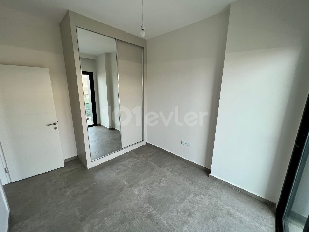 2+1 TEILMÖBLIERTE, NEUE WOHNWOHNUNG IN OBERES KYRENIA, MIT BERGBLICK UND MEERBLICK!