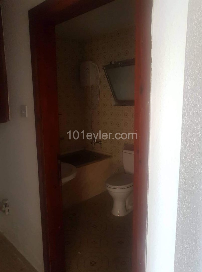 3+1 spacious flat in the center of Kyrenia ** 