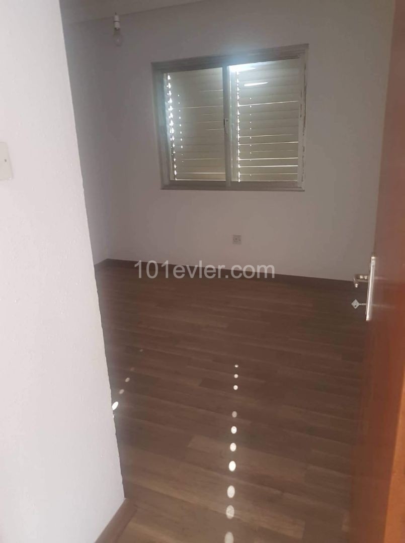 3 + 1 geräumige Wohnung im Zentrum von Kyrenia ** 