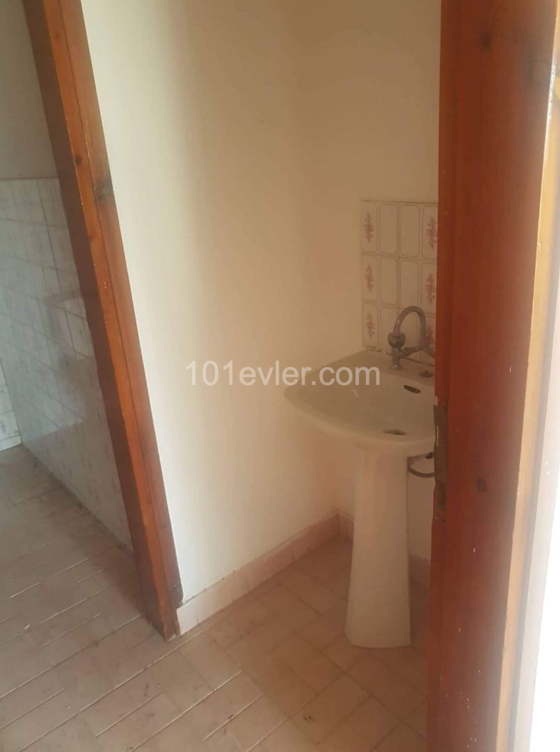 3+1 spacious flat in the center of Kyrenia ** 