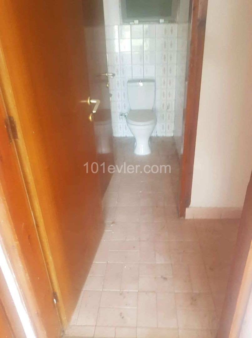 3+1 spacious flat in the center of Kyrenia ** 