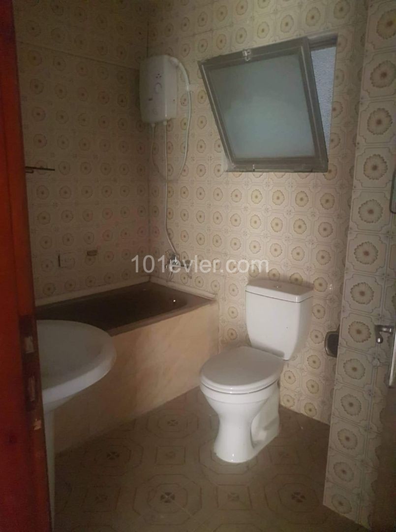 3+1 spacious flat in the center of Kyrenia ** 